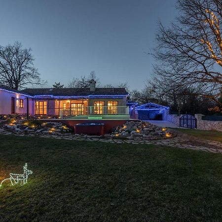 Family Villa Lipica With Private Pool And Jacuzzi Pazin Eksteriør bilde