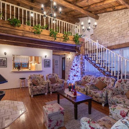 Family Villa Lipica With Private Pool And Jacuzzi Pazin Eksteriør bilde