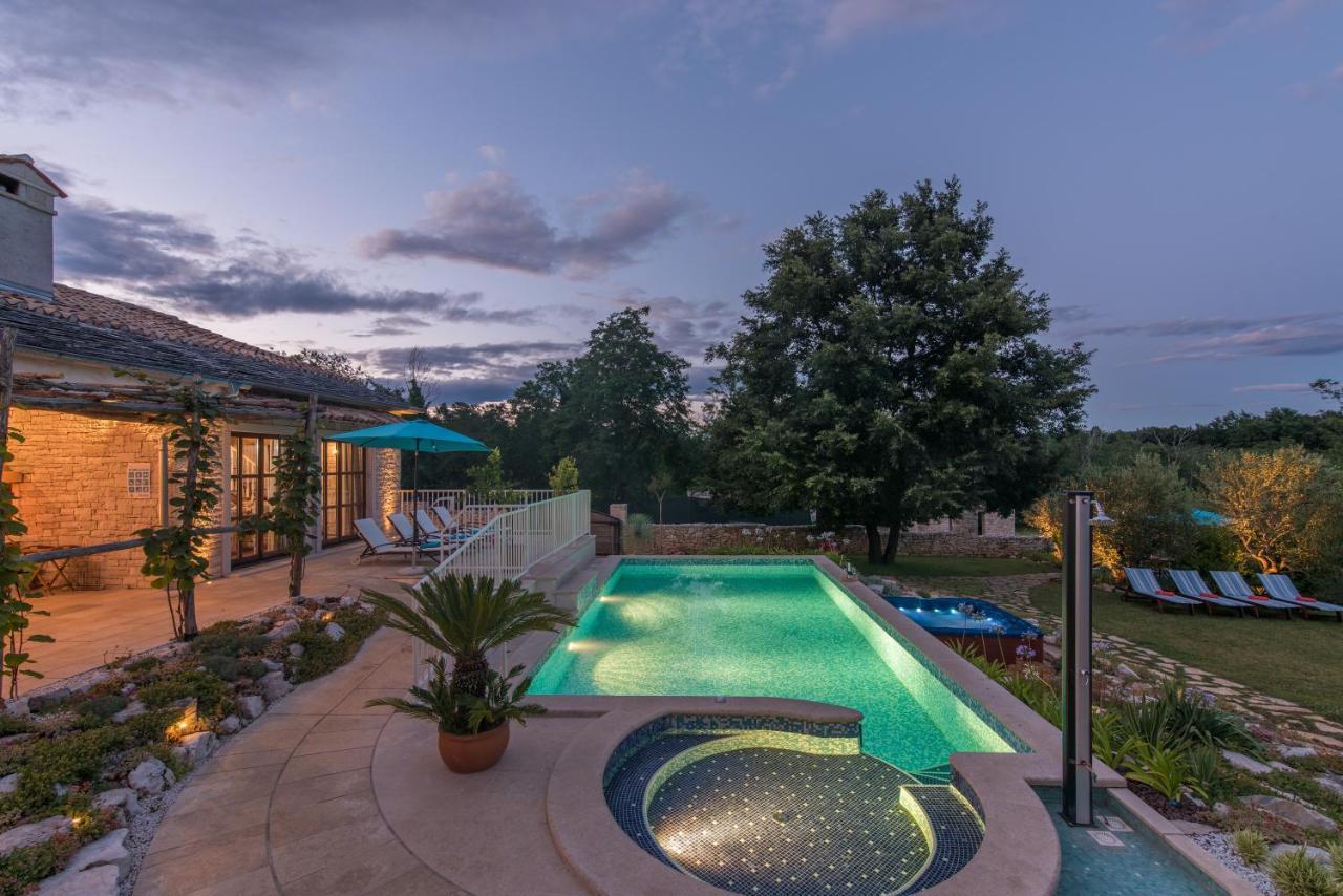 Family Villa Lipica With Private Pool And Jacuzzi Pazin Eksteriør bilde