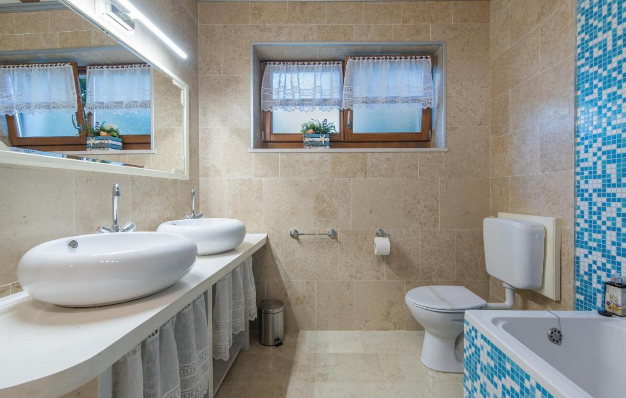 Family Villa Lipica With Private Pool And Jacuzzi Pazin Eksteriør bilde
