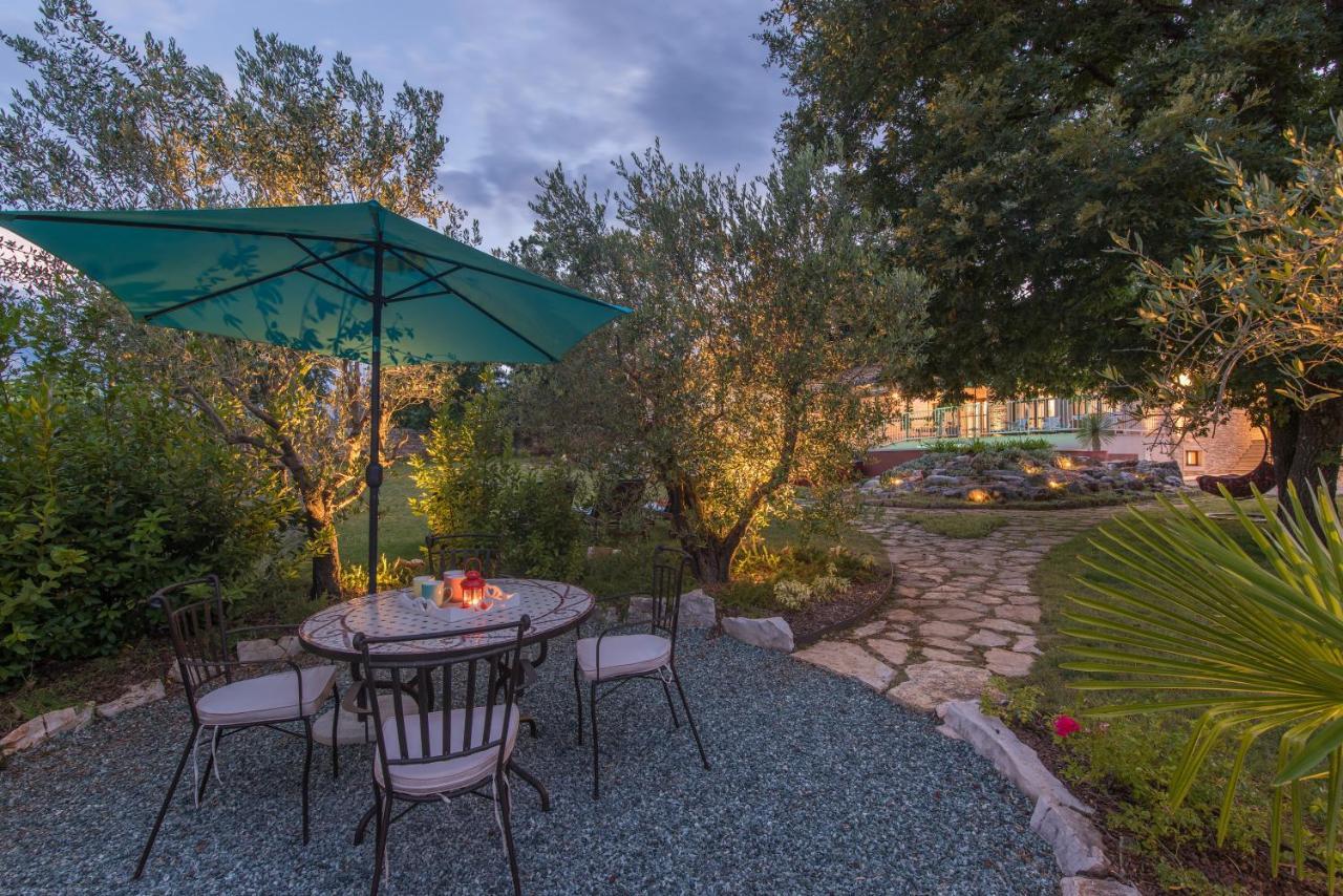 Family Villa Lipica With Private Pool And Jacuzzi Pazin Eksteriør bilde
