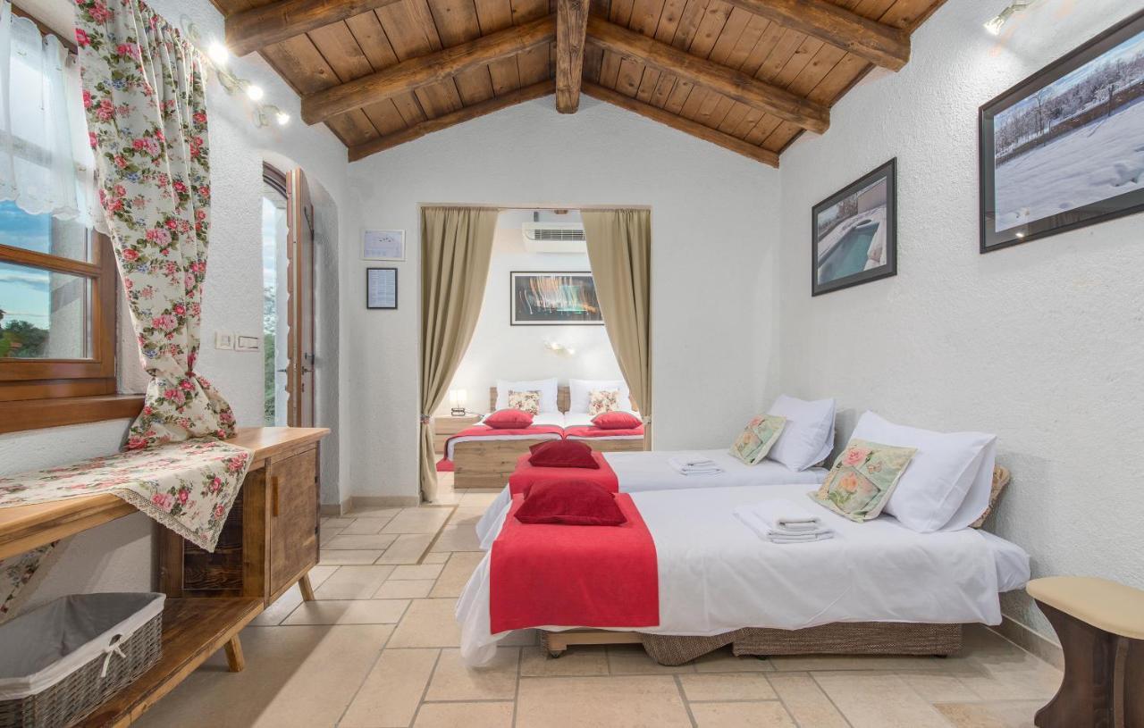 Family Villa Lipica With Private Pool And Jacuzzi Pazin Eksteriør bilde