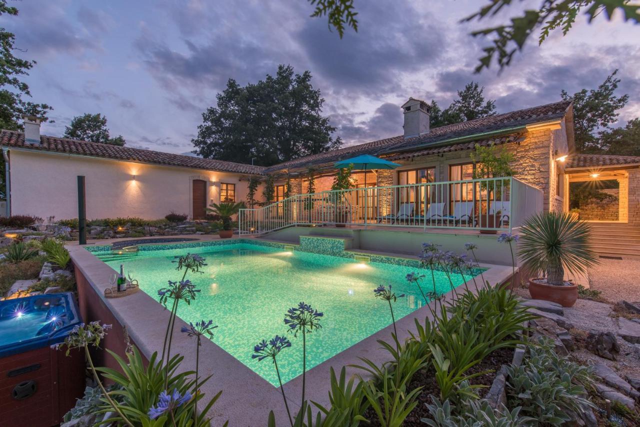 Family Villa Lipica With Private Pool And Jacuzzi Pazin Eksteriør bilde