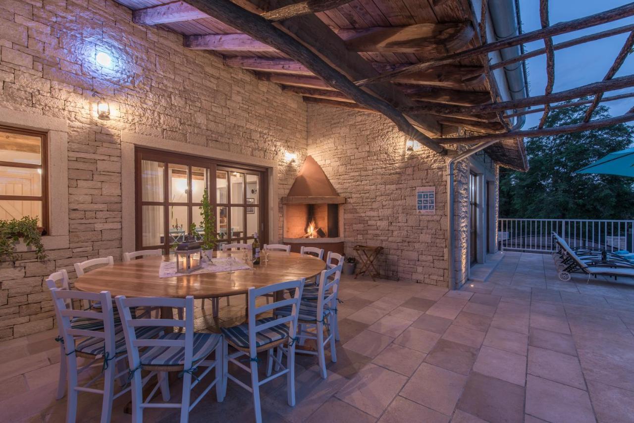 Family Villa Lipica With Private Pool And Jacuzzi Pazin Eksteriør bilde
