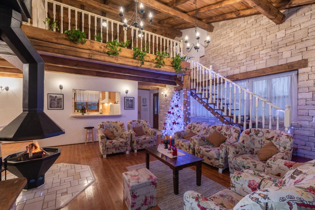 Family Villa Lipica With Private Pool And Jacuzzi Pazin Eksteriør bilde