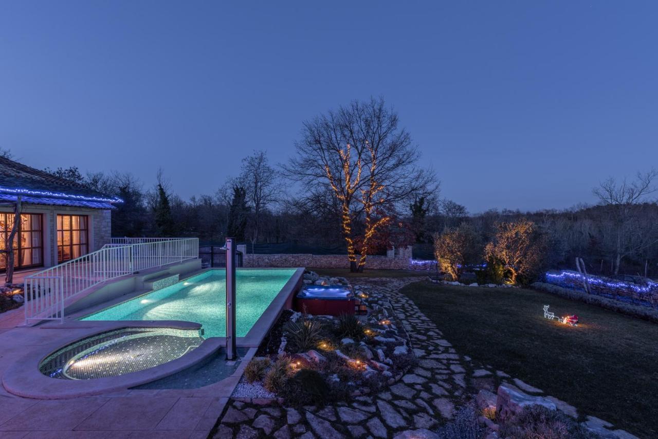 Family Villa Lipica With Private Pool And Jacuzzi Pazin Eksteriør bilde