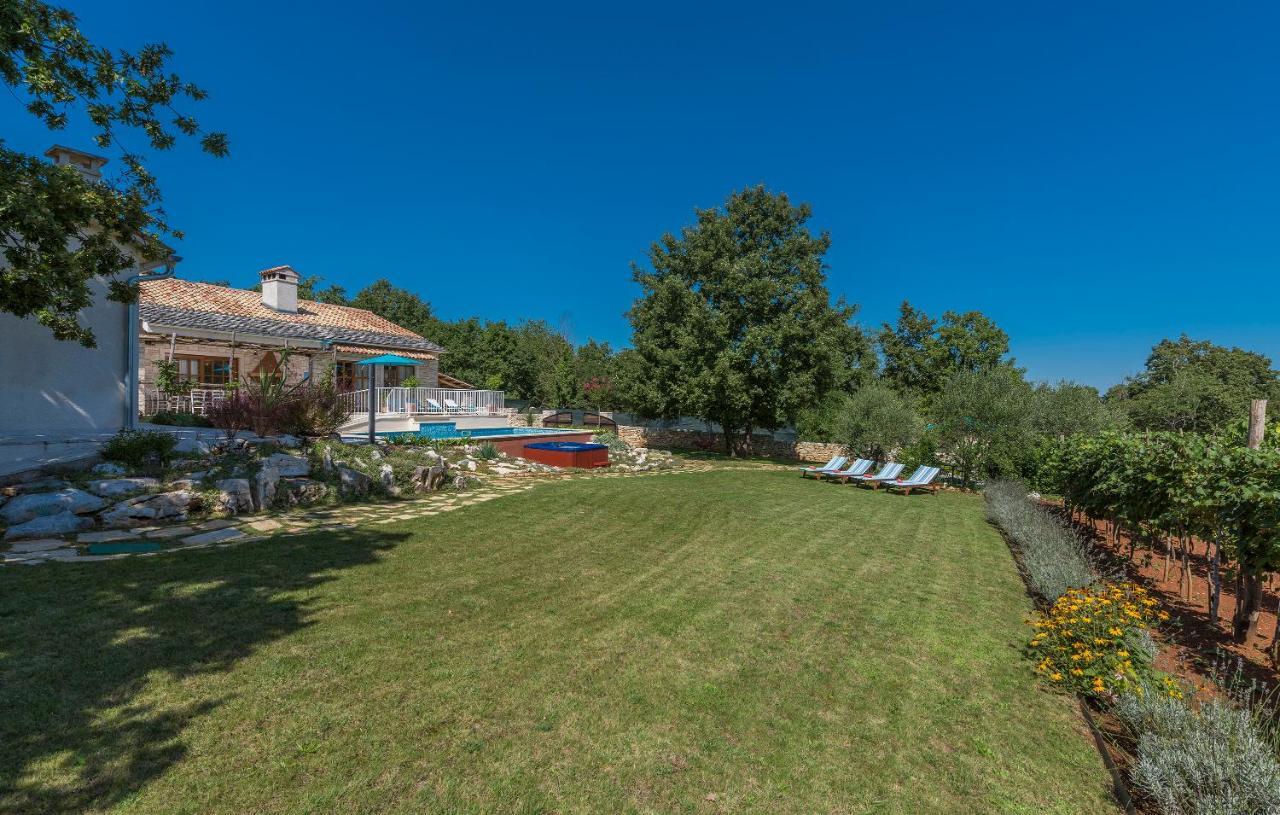 Family Villa Lipica With Private Pool And Jacuzzi Pazin Eksteriør bilde