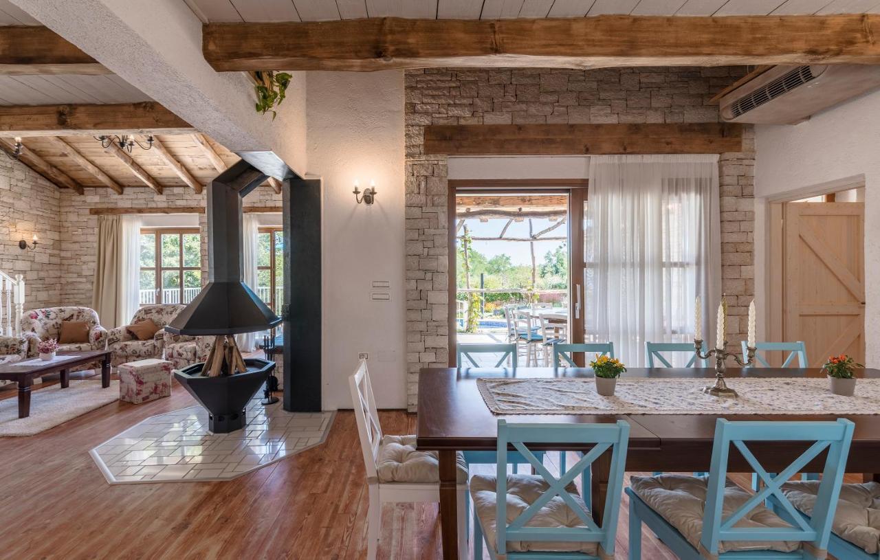 Family Villa Lipica With Private Pool And Jacuzzi Pazin Eksteriør bilde