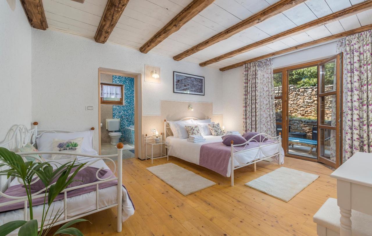 Family Villa Lipica With Private Pool And Jacuzzi Pazin Eksteriør bilde