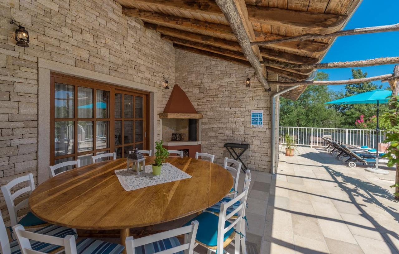 Family Villa Lipica With Private Pool And Jacuzzi Pazin Eksteriør bilde