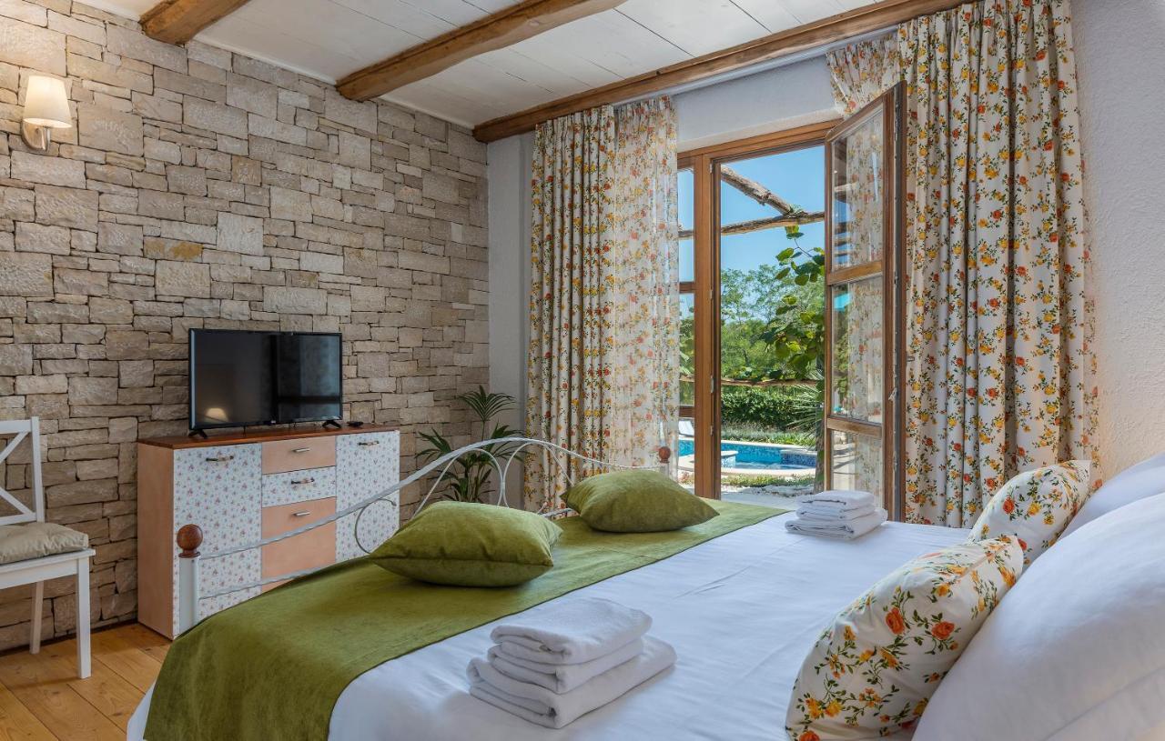 Family Villa Lipica With Private Pool And Jacuzzi Pazin Eksteriør bilde
