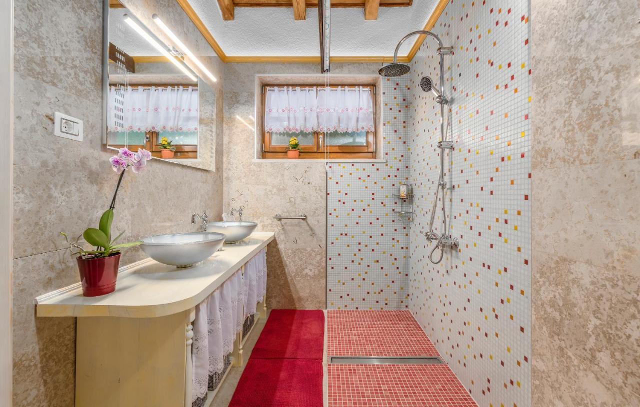 Family Villa Lipica With Private Pool And Jacuzzi Pazin Eksteriør bilde