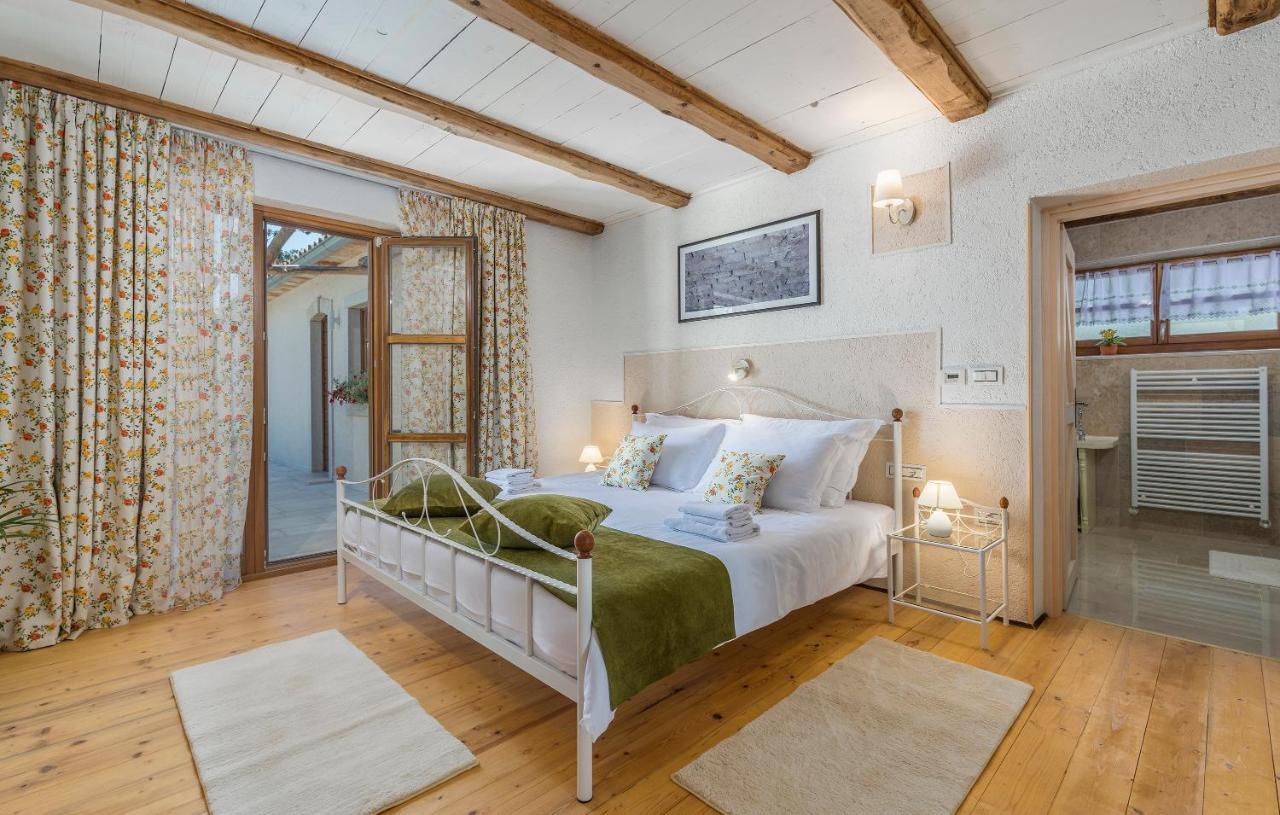 Family Villa Lipica With Private Pool And Jacuzzi Pazin Eksteriør bilde