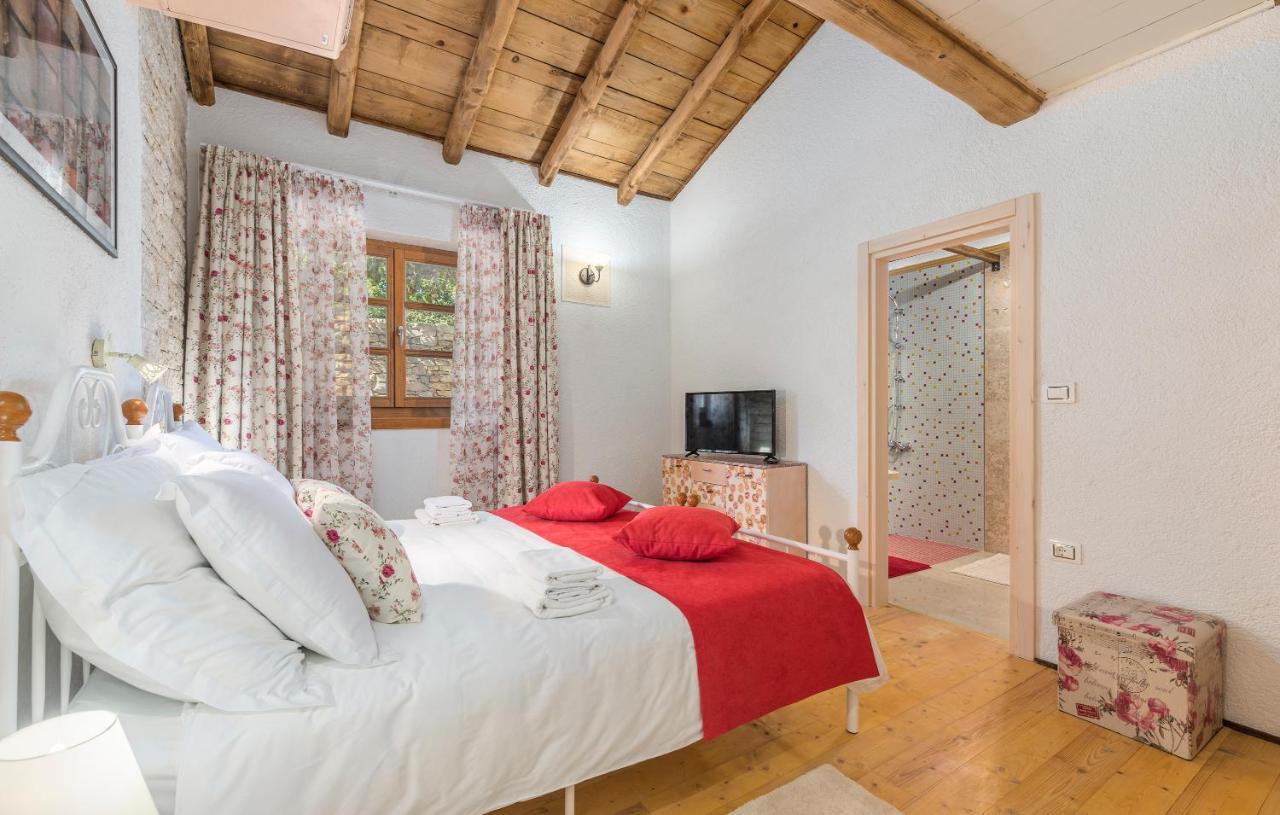 Family Villa Lipica With Private Pool And Jacuzzi Pazin Eksteriør bilde