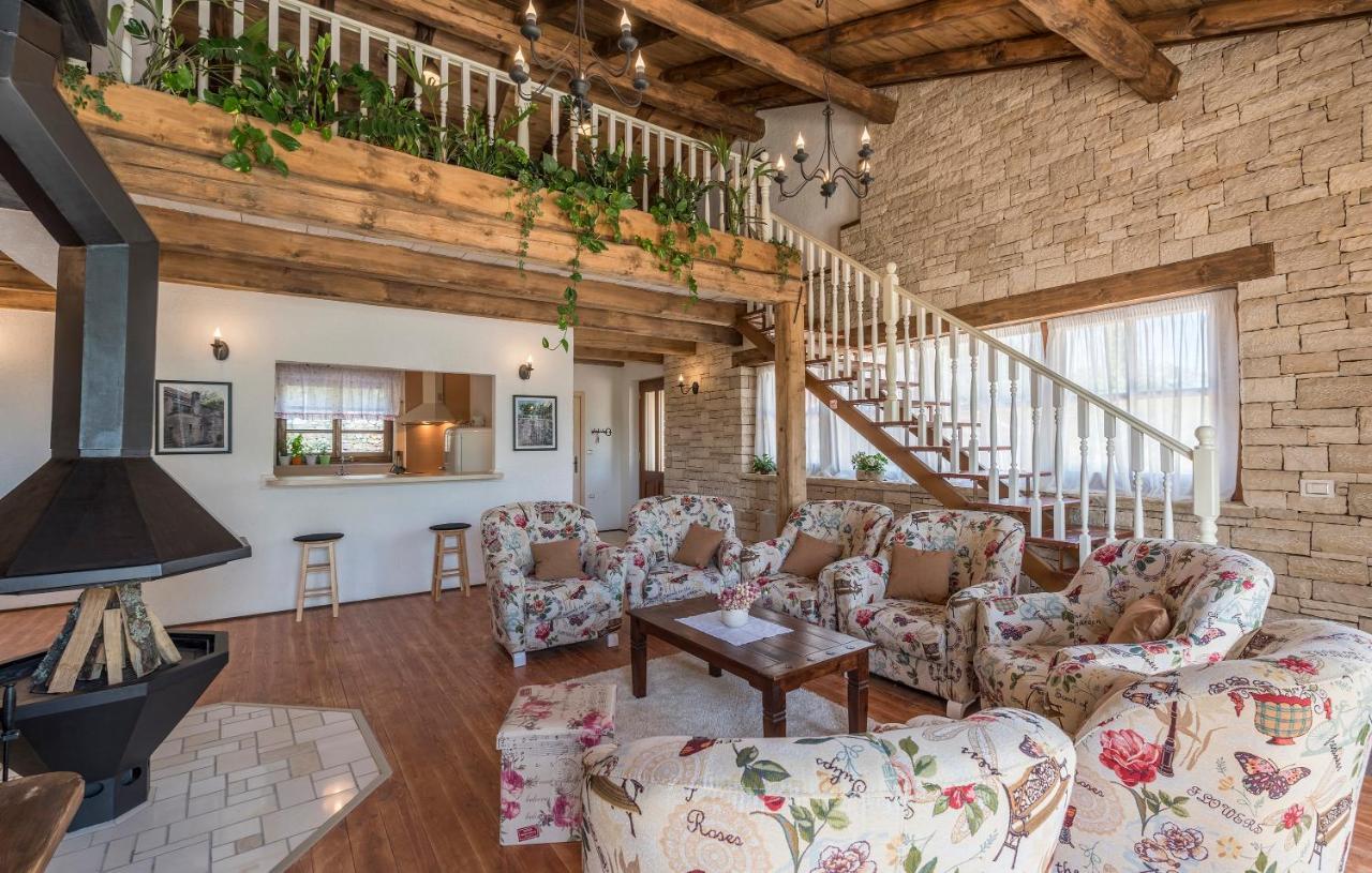 Family Villa Lipica With Private Pool And Jacuzzi Pazin Eksteriør bilde