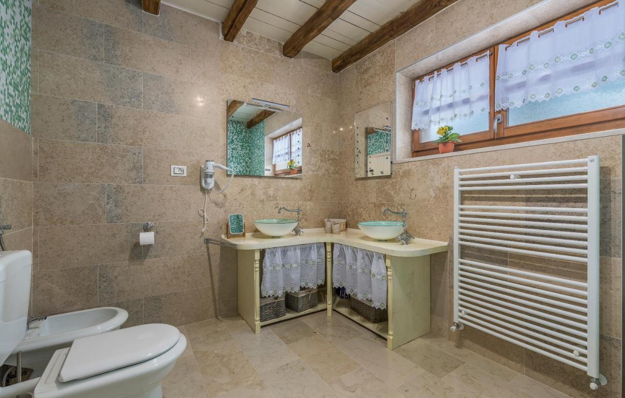 Family Villa Lipica With Private Pool And Jacuzzi Pazin Eksteriør bilde