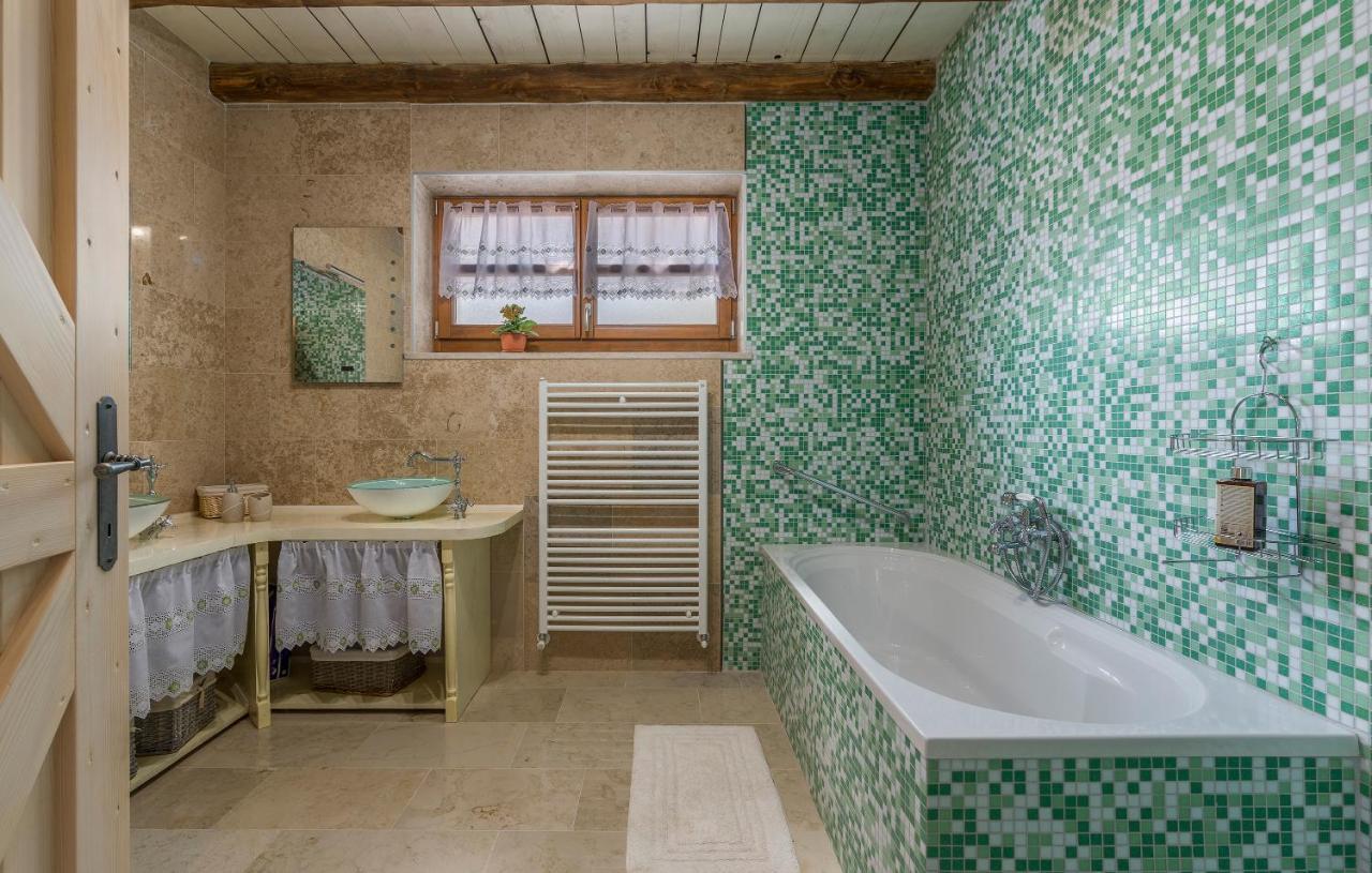 Family Villa Lipica With Private Pool And Jacuzzi Pazin Eksteriør bilde
