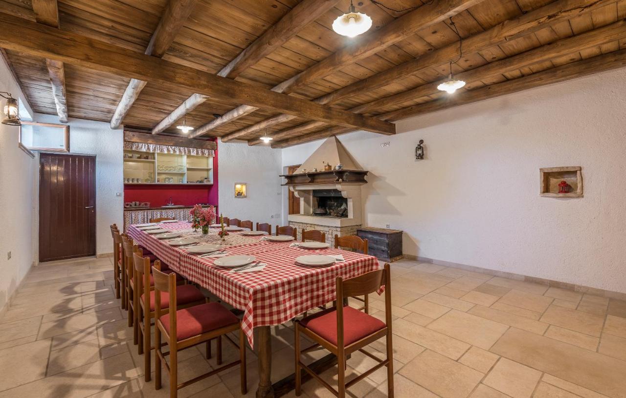 Family Villa Lipica With Private Pool And Jacuzzi Pazin Eksteriør bilde